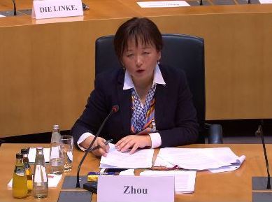 Na konferenciji je govorila Zhou Lei iz njemačkog udruženja Falun Dafa
